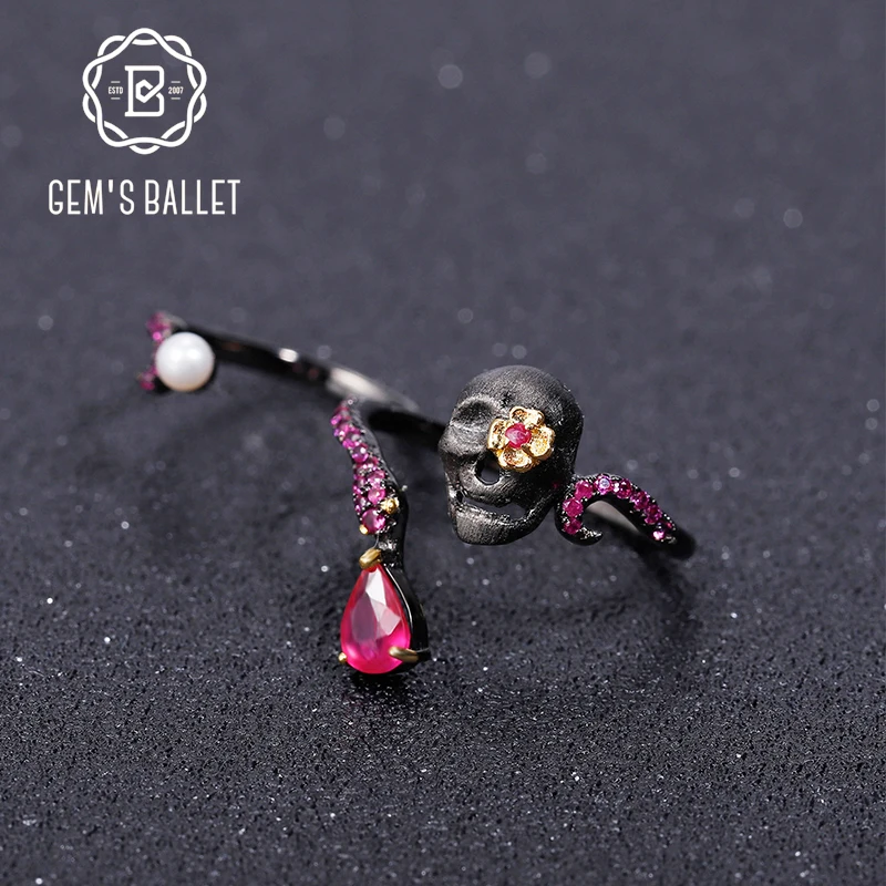 GEM'S BALLET Natural Ruby Gems - Gothic Skull Ring recensie en prijs