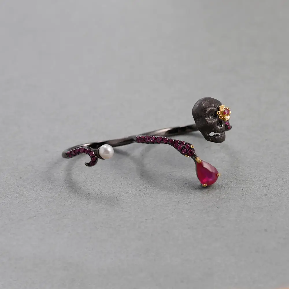 GEM'S BALLET Natural Ruby Gems - Gothic Skull Ring recensie en prijs