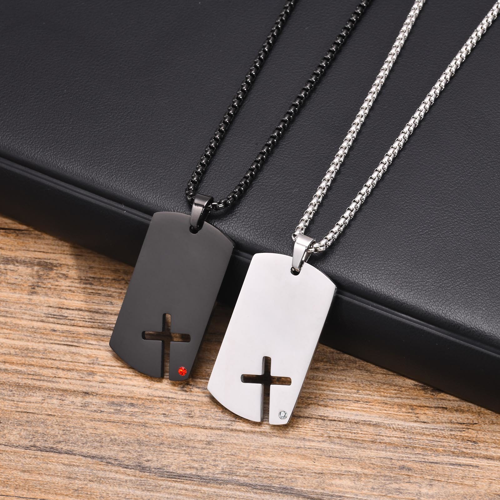Hollow Cross DogTag Necklaces  - Mens Dog Tag Necklace recensie en prijs